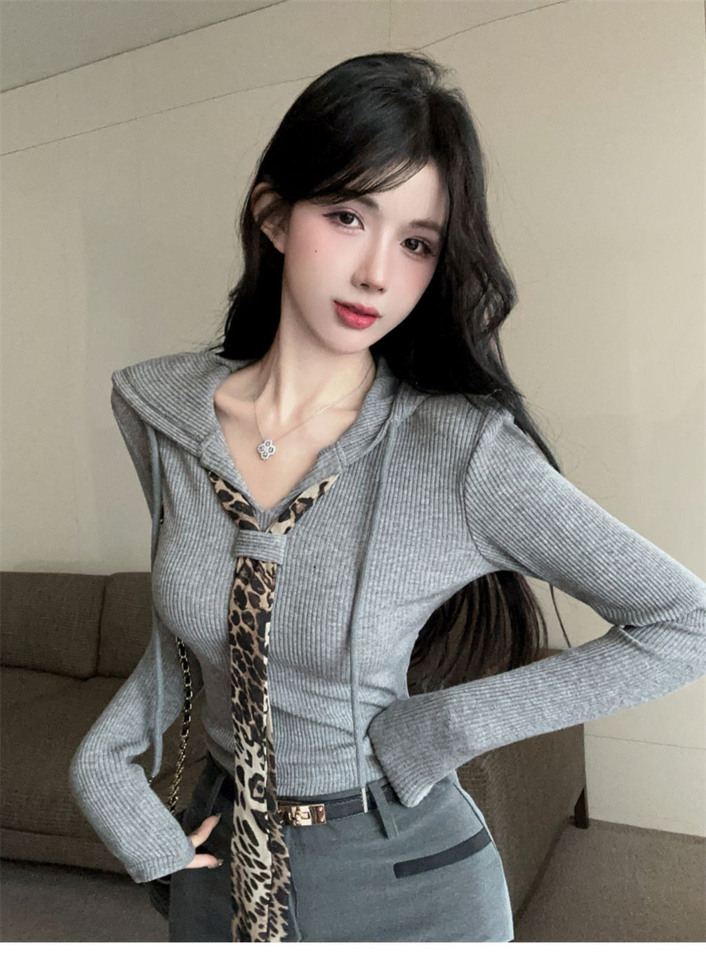 💕御姊V領豹紋領帶拼接打底連帽上衣