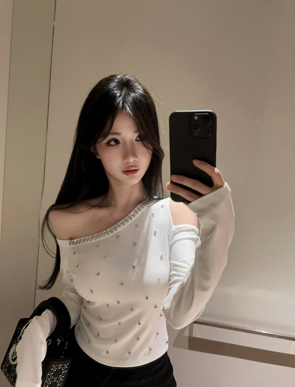 💕氣質性感白色斜肩重工鑲鑽顯瘦長袖上衣