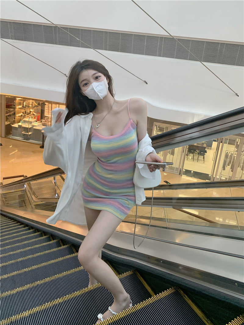 💕甜辣彩虹條紋露背收腰吊帶連衣裙