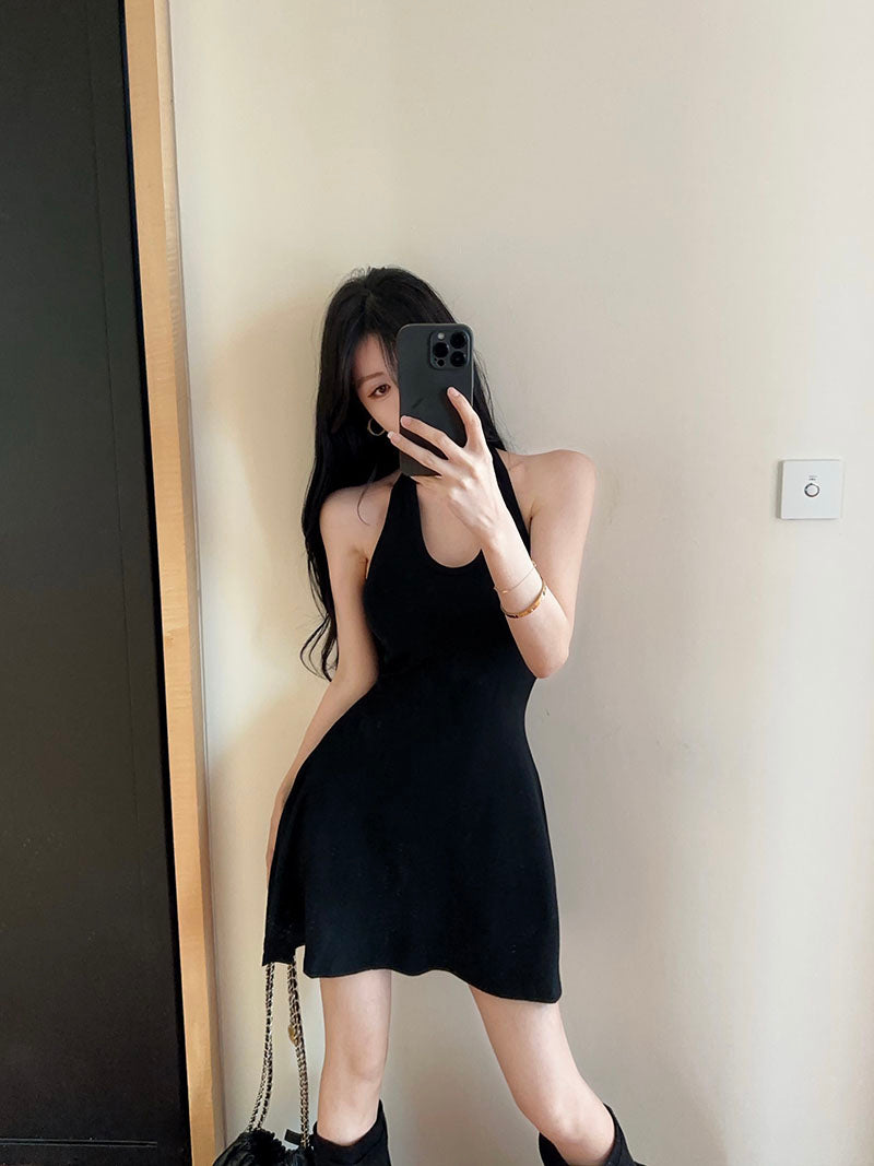 💕百搭簡約性感露背掛脖針織短傘裙