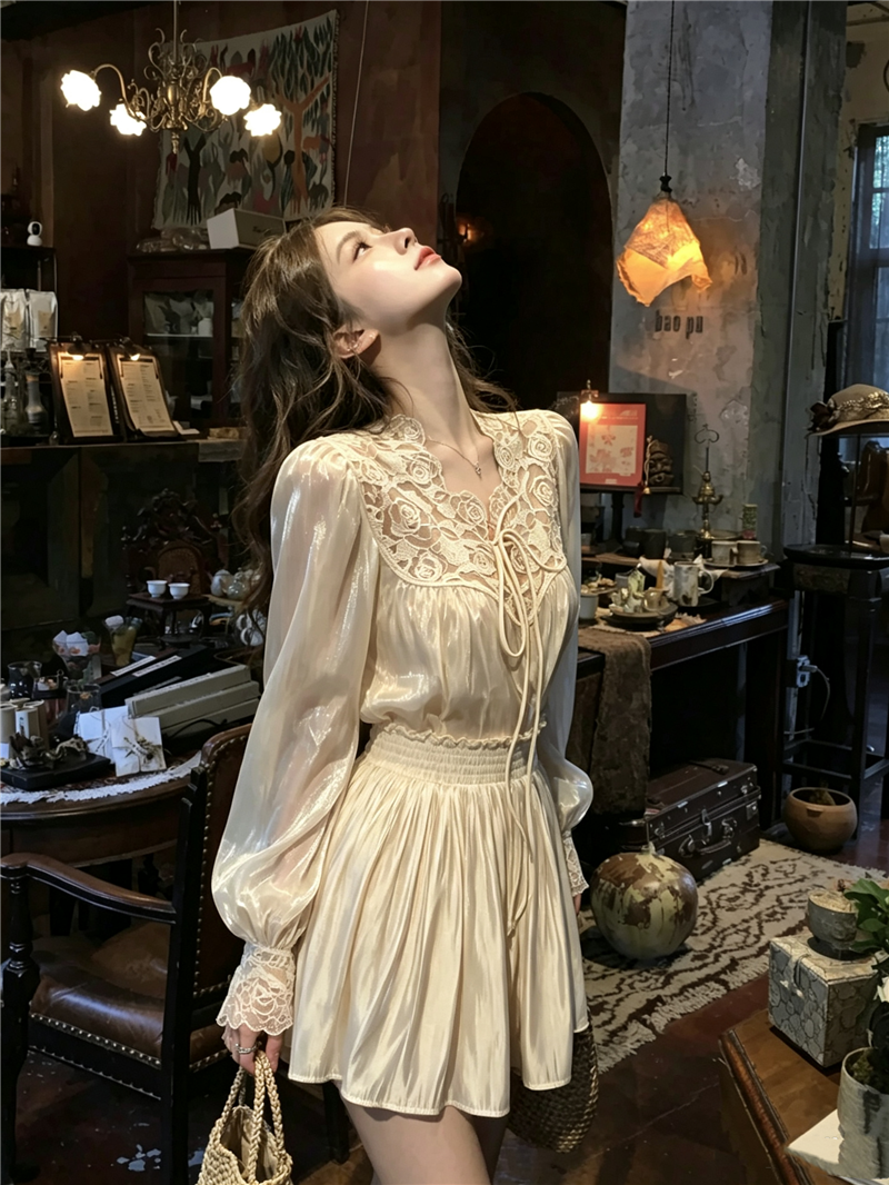 💕香榭琉光珠光緞面溫柔蕾絲拼接兩件套
